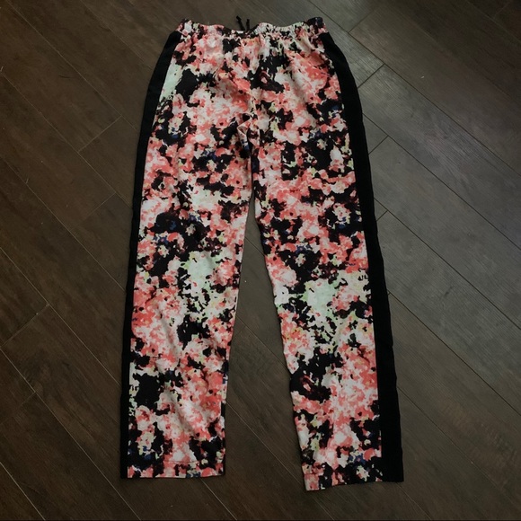 Xhiliration Pants - Picture 3 of 4